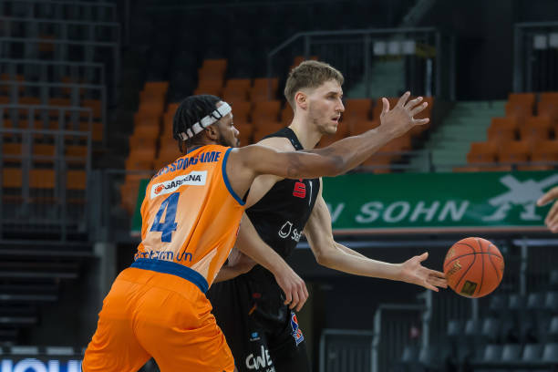 而乌克兰近 而乌克兰近