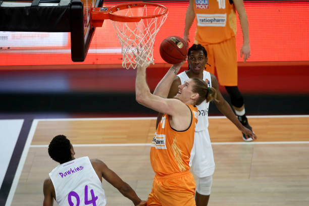 尤其是在进 尤其是在进